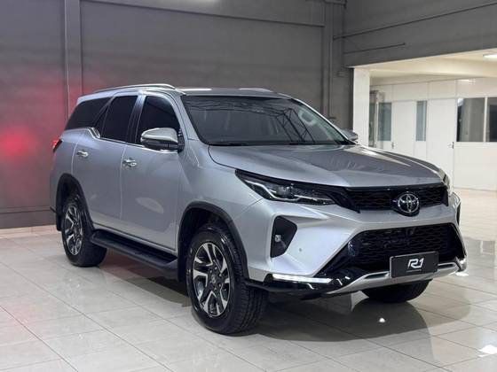TOYOTA HILUX SW4 2.8 D-4D TURBO DIESEL SRX PLATINUM 4X4 AUTOMÁTICO